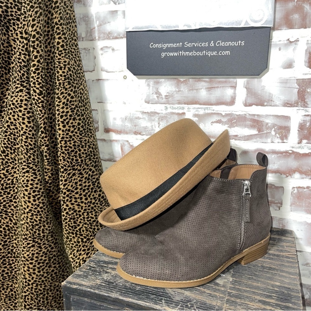 Nordstrom Tan Fedora with Black Band